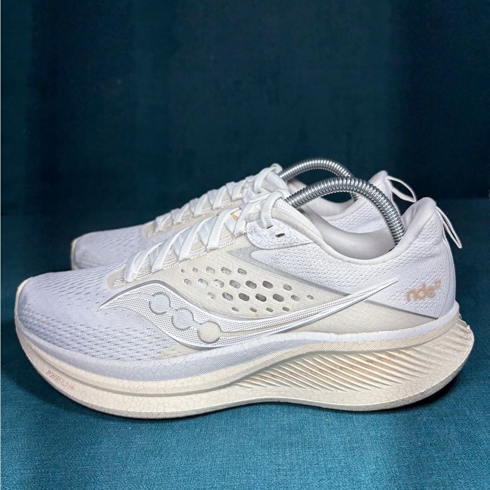 Saucony Ride 17 Running Shoes in Pearl Gum Women's Size 10 Sneakers